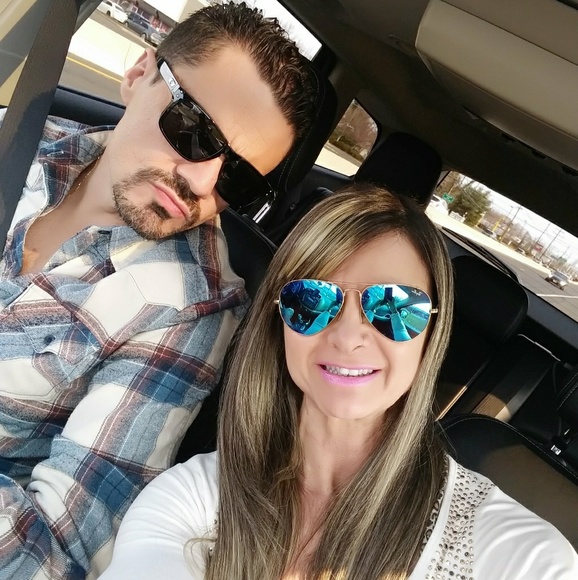 Meet your Posher, Lucia - Picture 1 of 1